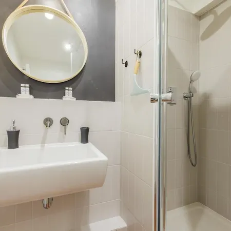 Authentic - 2p - Eiffel Tower شقة *