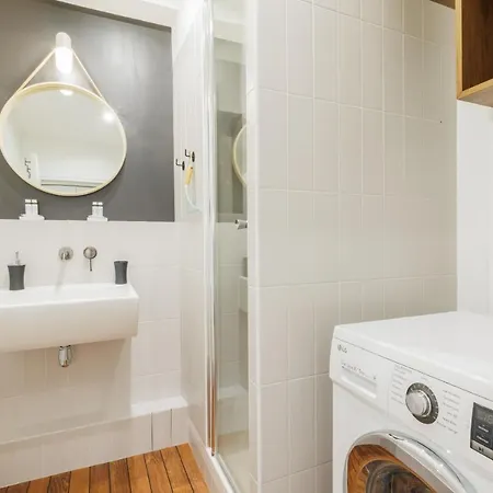 Authentic - 2p - Eiffel Tower باريس