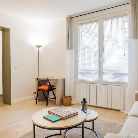 Appartement Authentic - 2p - Eiffel Tower Parijs
