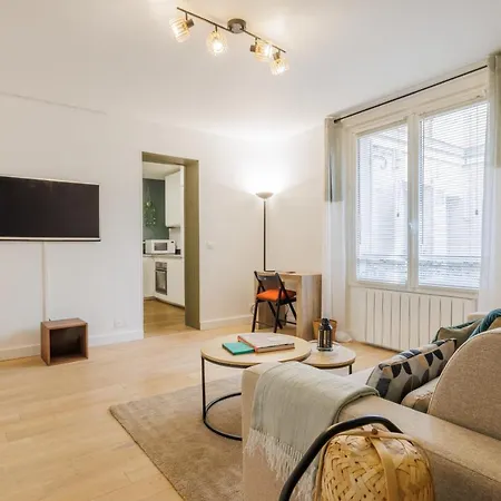 Appartement Authentic - 2p - Eiffel Tower Parijs
